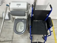 Унитаз для инвалидов с держателем под спину