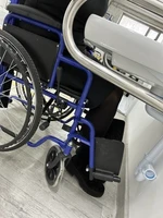 Раковина для инвалидов с поручнями вид сбоку