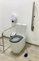 Унитаз с педалью для смыва для инвалидов