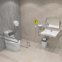 Унитаз с поручнями с системой вызова помощи с раковиной с зеркалом