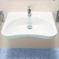 Раковина для инвалидов с изогнутой формой и отверстием под смеситель вид спереди